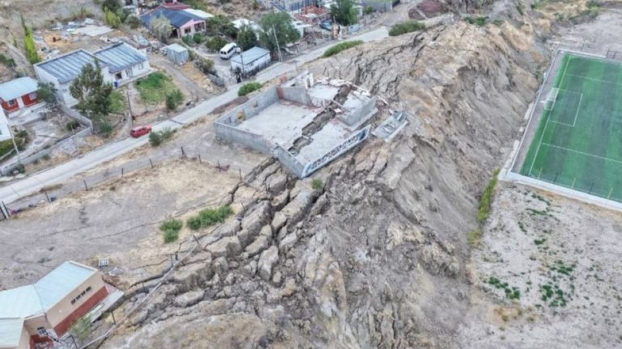 Emergencia del cerro Hermitte y el drama de la reubicación: Los alquileres que maneja la Cámara Inmobiliaria van de los $700.000 hasta $3.300.000 pesos