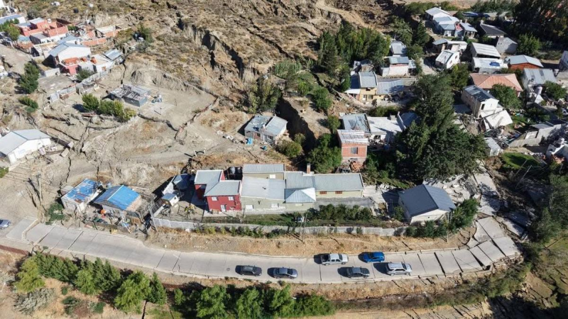 SEGEMAR advirtió riesgo activo en el cerro Hermitte y recomendó evacuar preventivamente el barrio Los Médanos