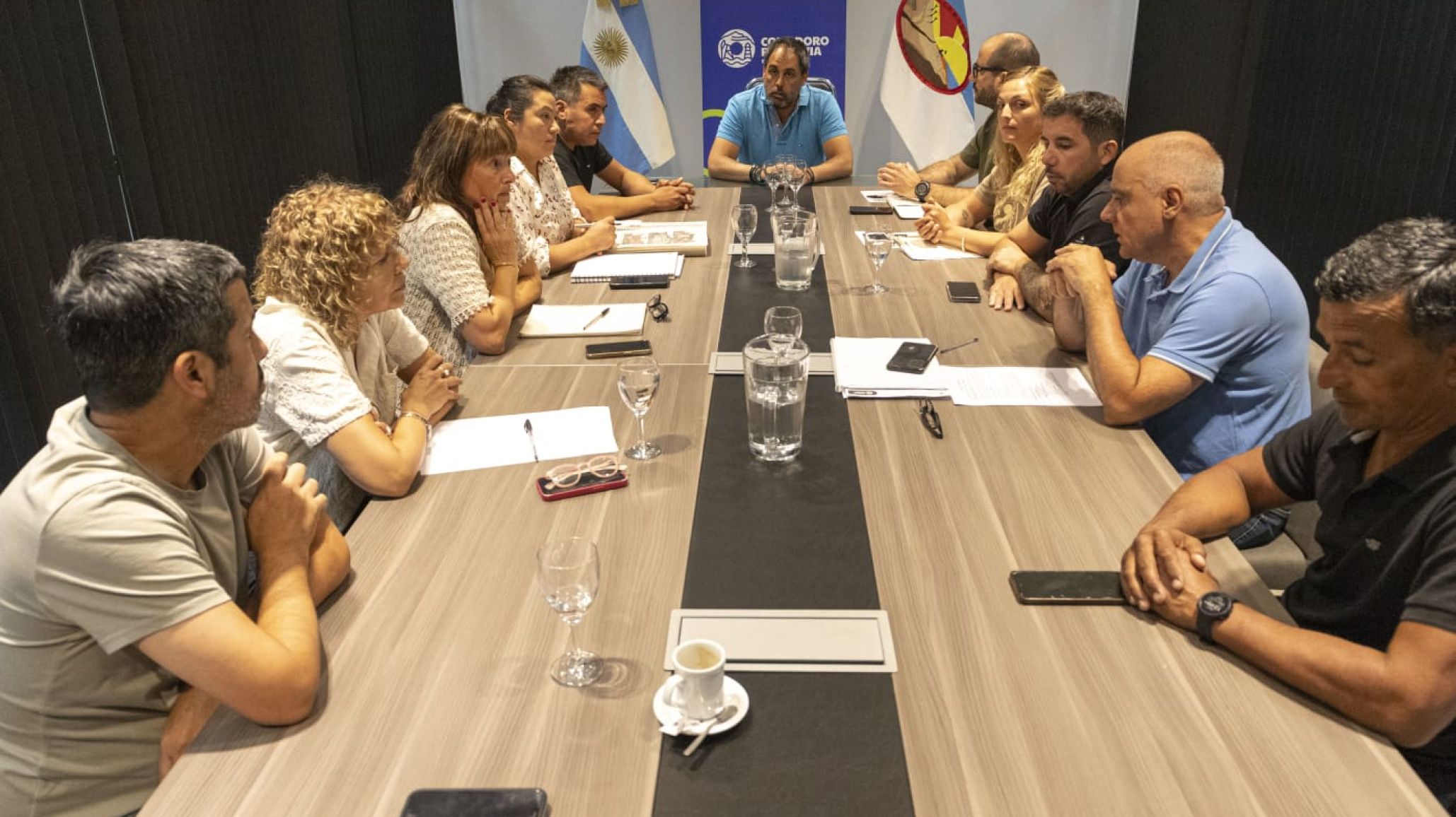 Los concejales de Arriba Chubut se reunieron con secretarios municipales para pedir informaci髇 sobre las distintas acciones municipales tras el derrumbe del cerro Hermitte