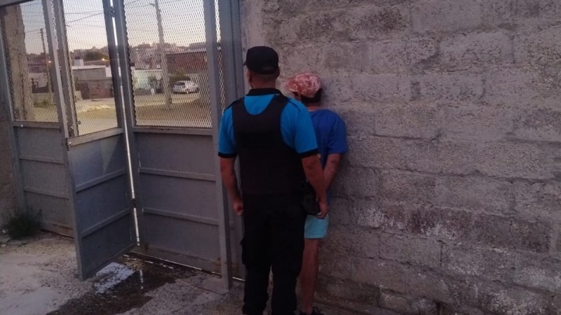 Infraganti: lo atraparon al ingresar al patio de una vivienda