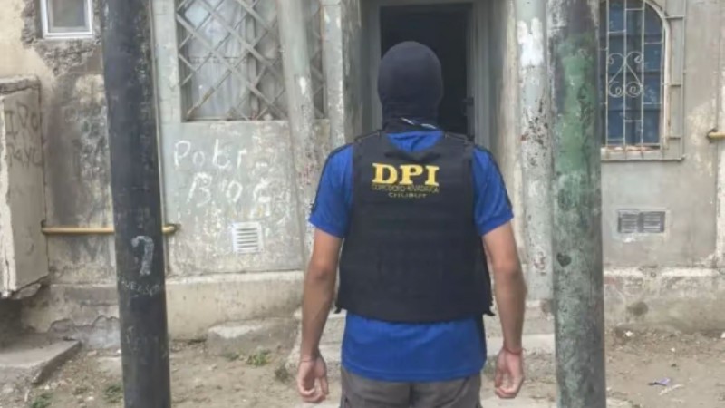 Balearon a un hombre investigado por un violento robo en Las 1008 de Comodoro Rivadavia