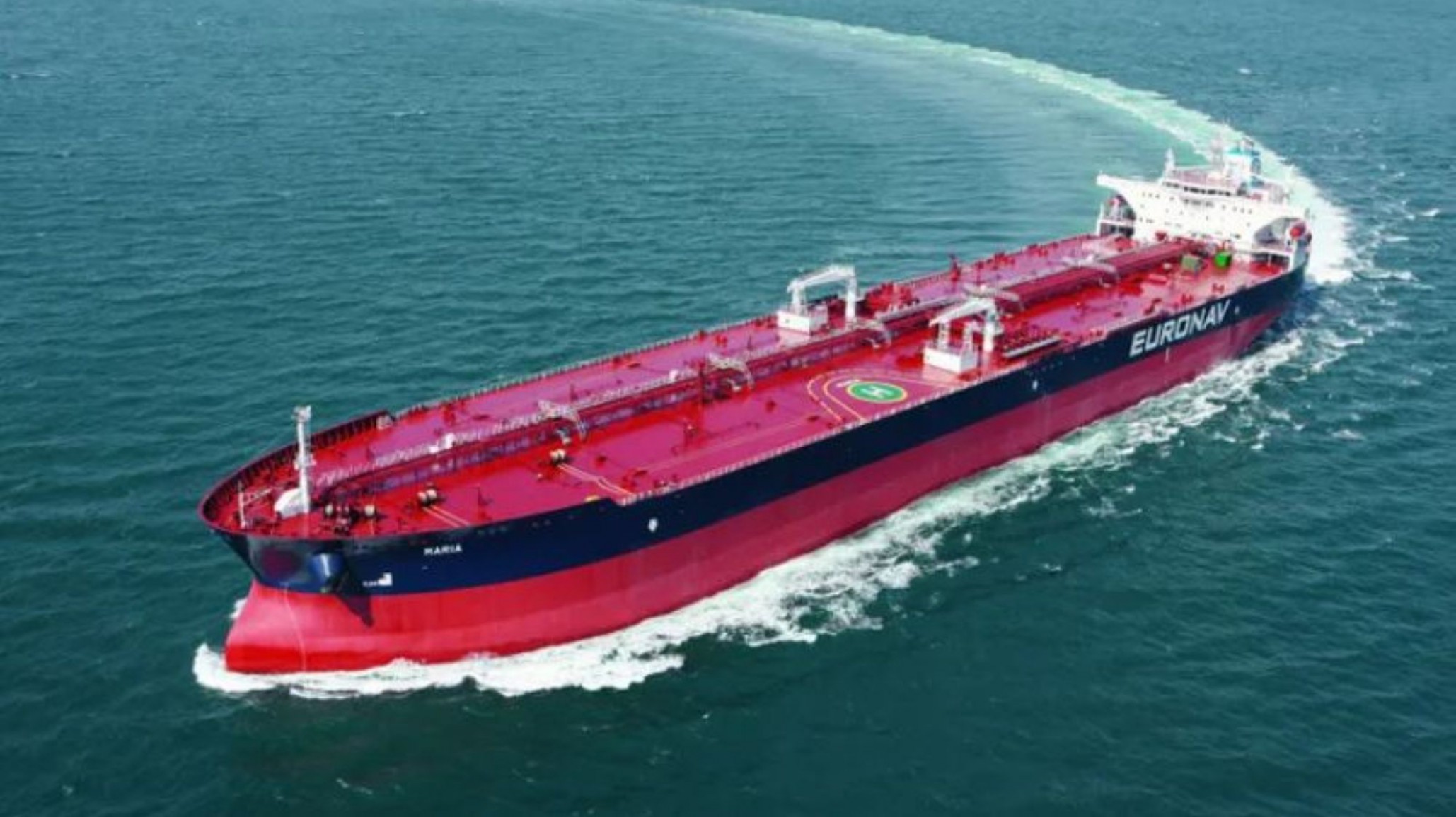 Caleta Córdova recibe a uno de los buques petroleros más grandes del mundo