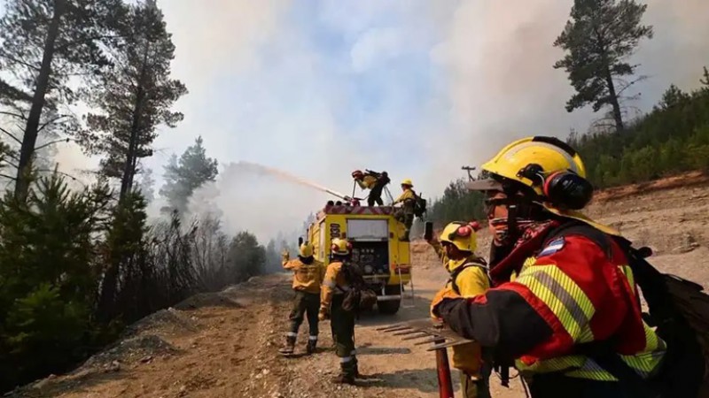 Ni ayuda extra ni emergencia: el Gobierno Nacional solo pagó una deuda vieja mientras la Patagonia arde