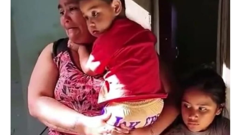 "Nos salvamos de milagro": se cayó el techo de una casa y una familia con seis chicos quedó en la calle y pide ayuda