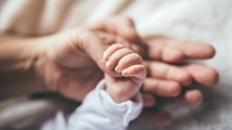 Operarán a Alma, una de las trigemelas idénticas de Santa Cruz: es la única que sigue internada