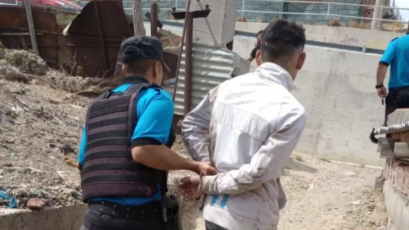 Detuvieron a dos jóvenes por intentar robar una mochila de baño en Comodoro