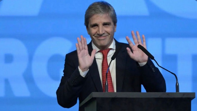 La AOT cuestionó declaraciones del ministro de Economía sobre la ropa argentina