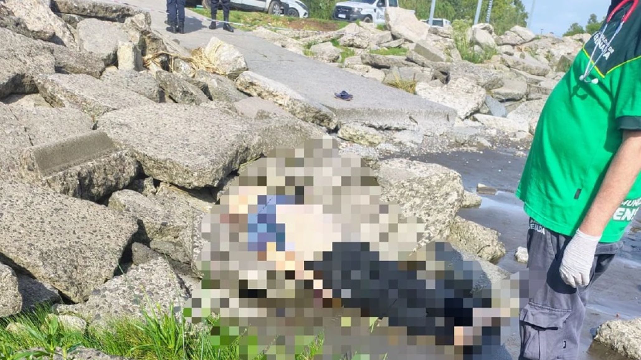 Hallaron muerto a un ex funcionario de Ensenada: descalzo y con tres tiros en su cuerpo