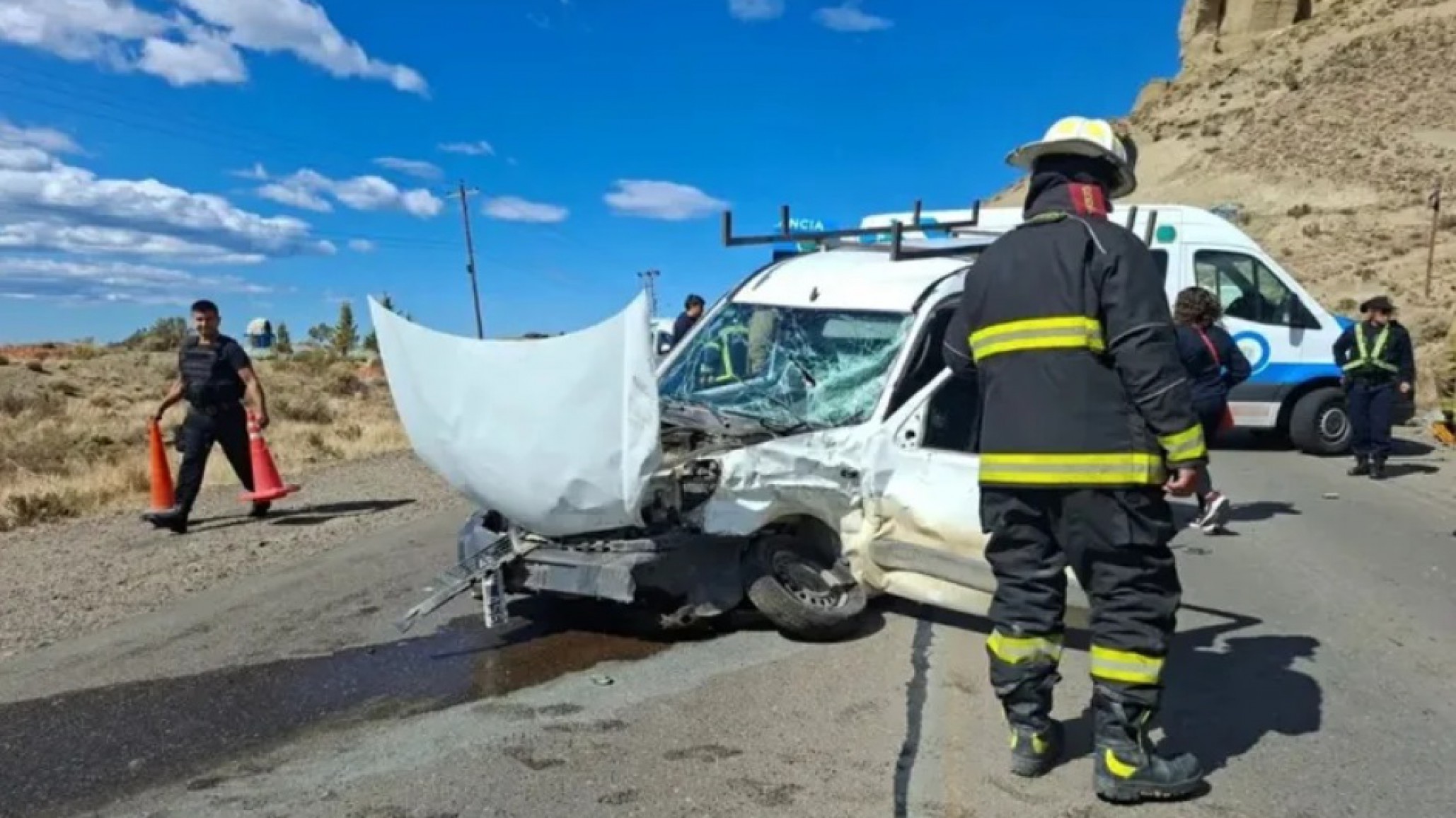 Cerro Tres Botellas: Un giro en "U" terminó con un grave accidente y un conductor hospitalizado