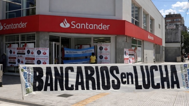 La Bancaria denunció al Banco Santander por cierres de sucursales y advierte posibles medidas de fuerza