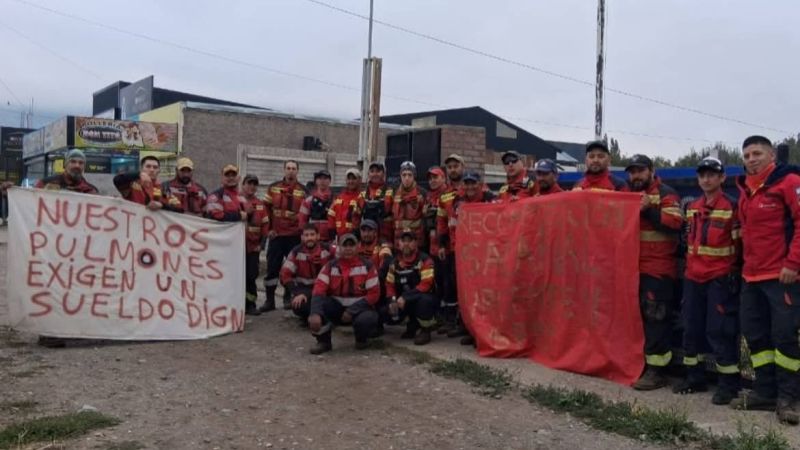 Brigadistas reclaman salarios dignos y apertura de paritarias mientras continúan combatiendo incendios
