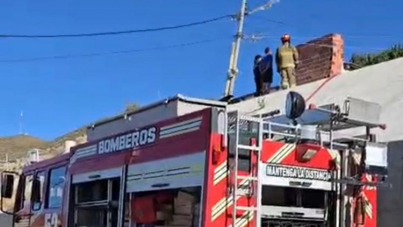Incendio en una vivienda de Pietrobelli: trabajaron dos dotaciones de bomberos