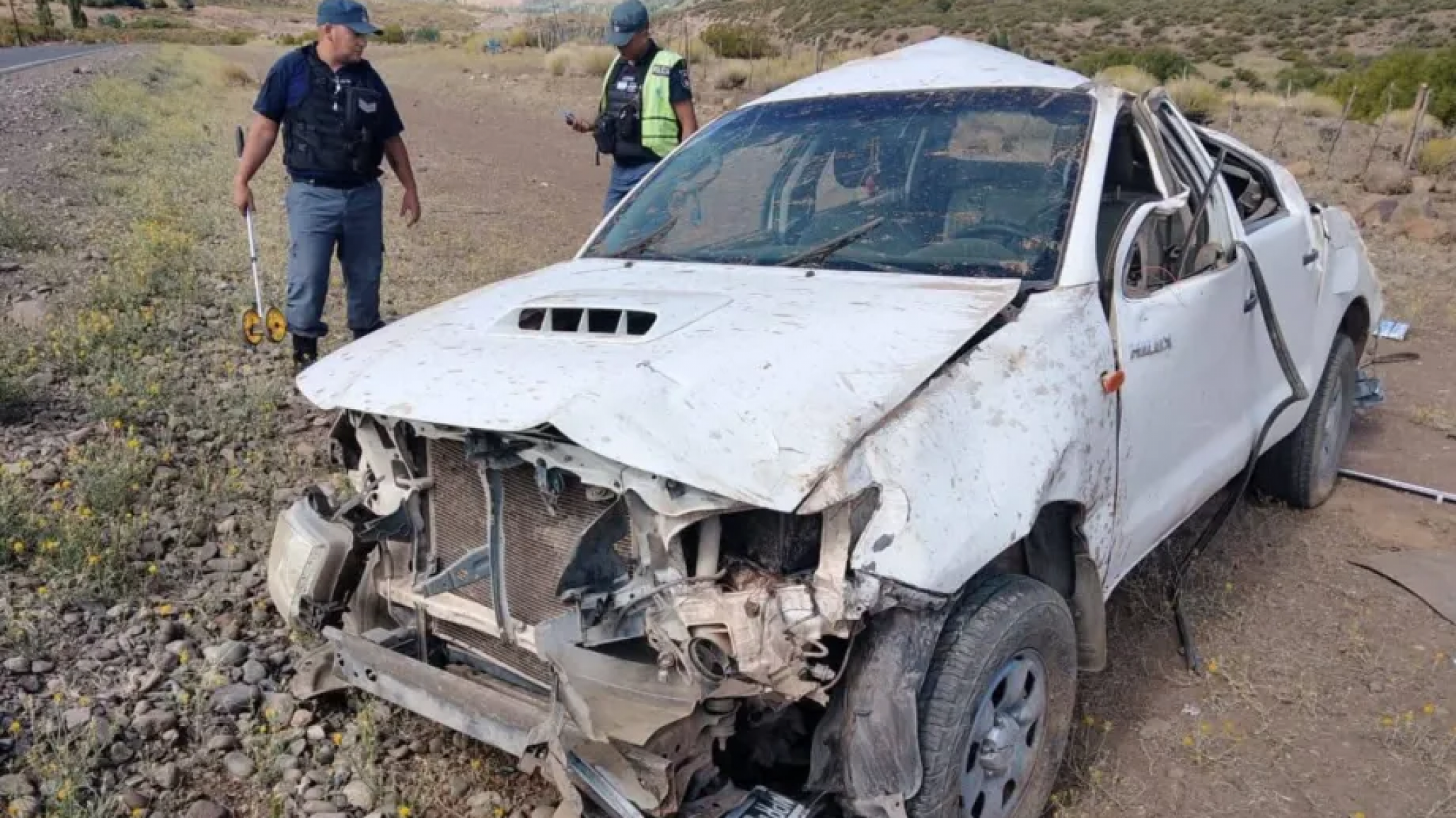 Murió una mujer tras volcar con su camioneta en la Ruta 43