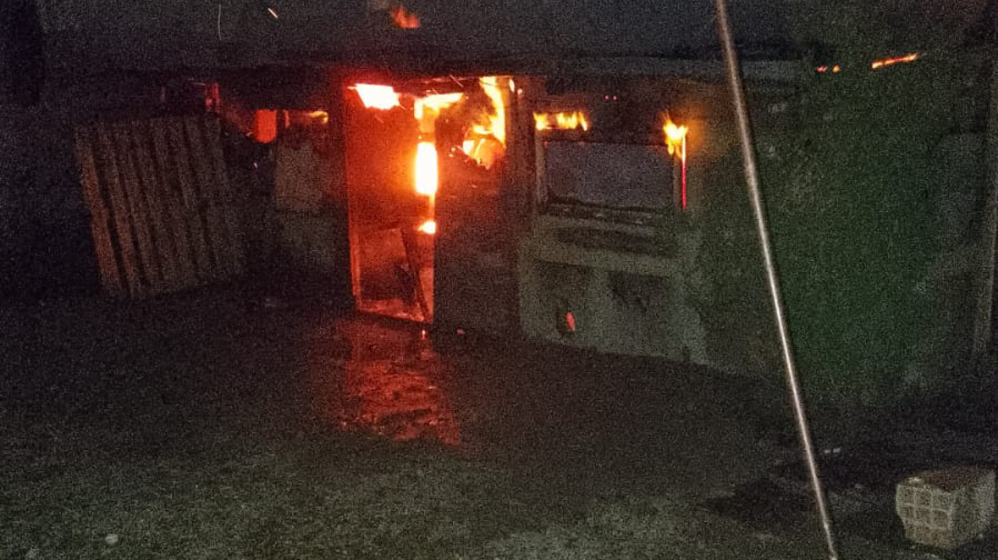 Prendió fuego su casa para quitarse la vida y se arrepintió a último momento