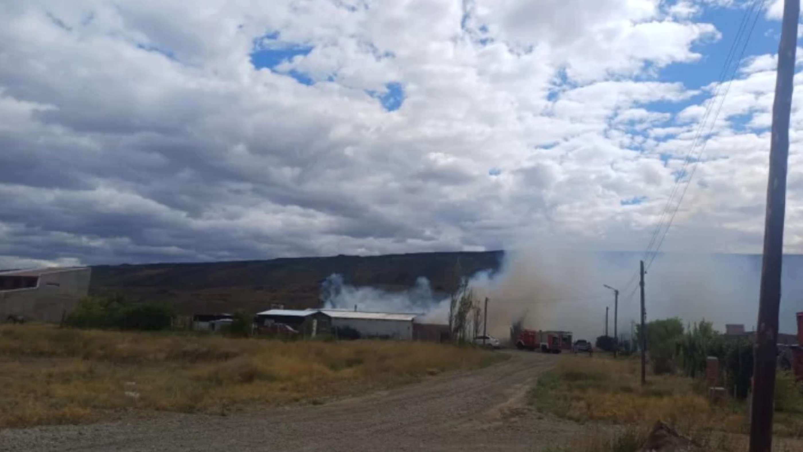 Un incendio reveló un cultivo ilegal de marihuana en la casa de un policía en Santa Cruz