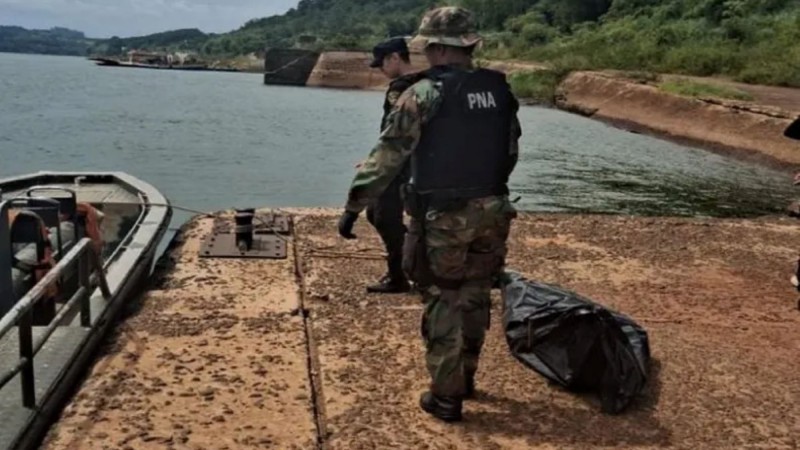 Hallaron un cuerpo atado en el río Paraná en Misiones