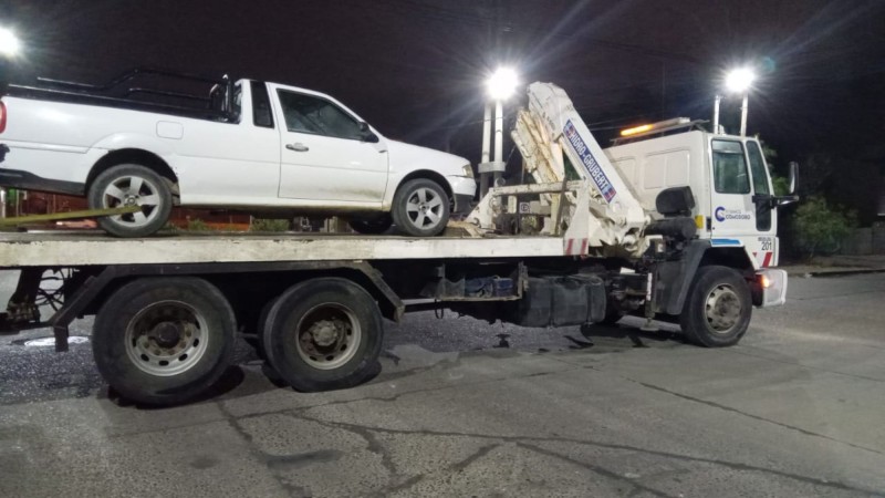 Secuestran una Volkswagen Saveiro por alcoholemia positiva en Comodoro Rivadavia: circulaba sin luces ni seguro
