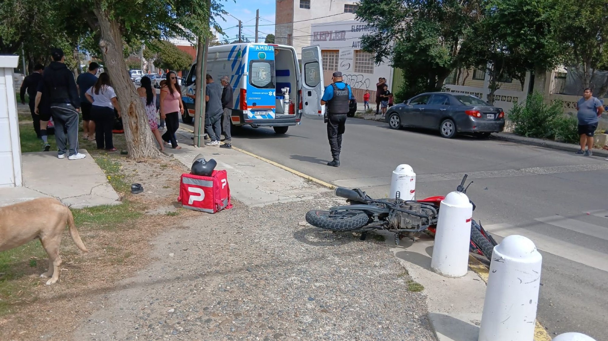 Motociclista herido tras choque con un Chevrolet Sonic en Comodoro Rivadavia: investigan la mecánica del siniestro