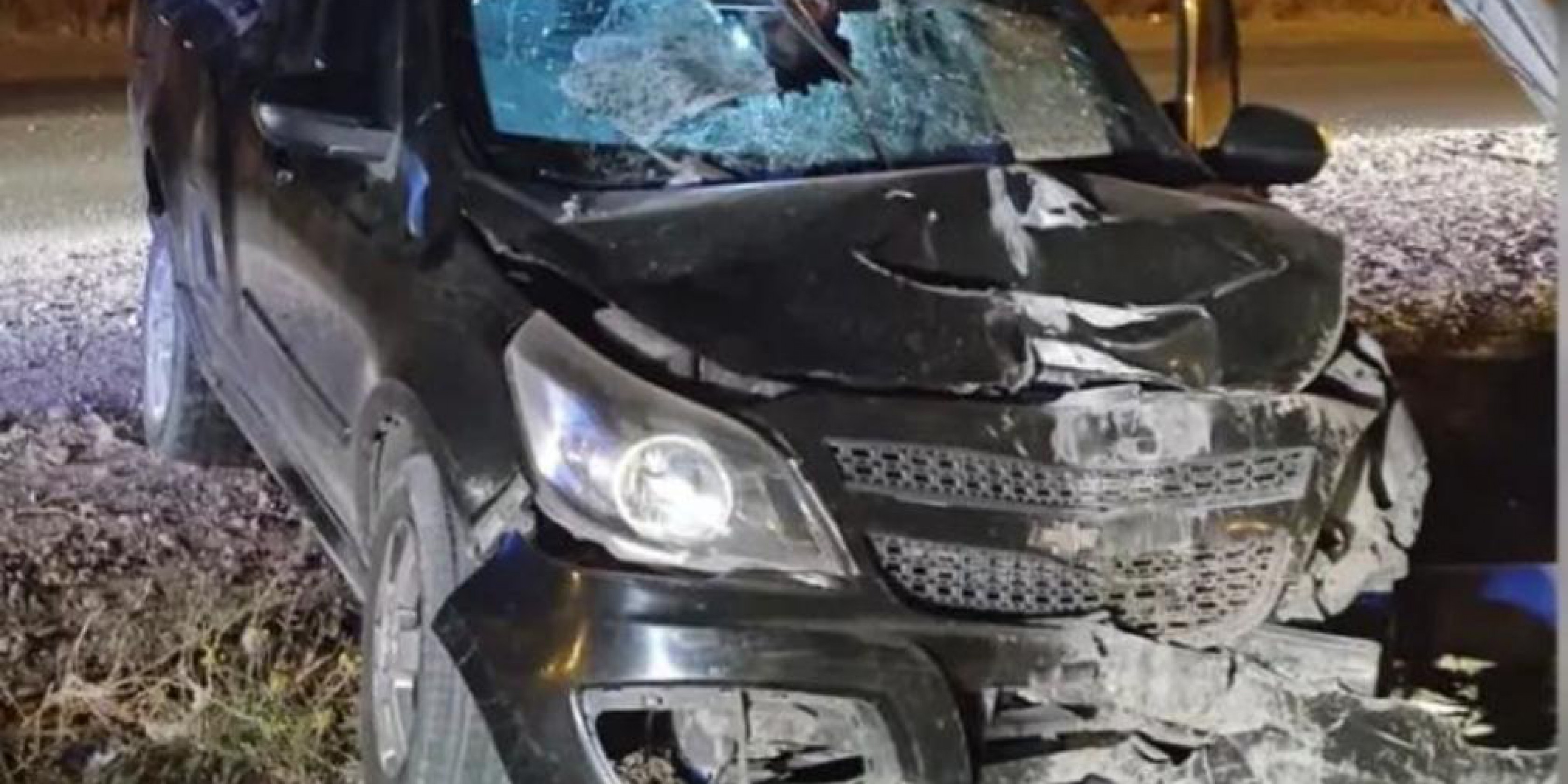 Conducía ebrio, chocó contra una columna de alumbrado y le secuestraron la camioneta