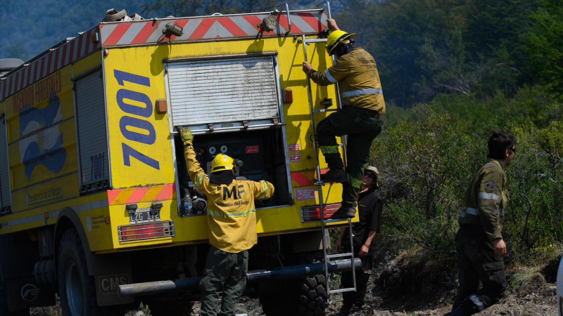 Declararon "contenido" el incendio en el Parque Nacional Los Alerces tras más de un mes de combate