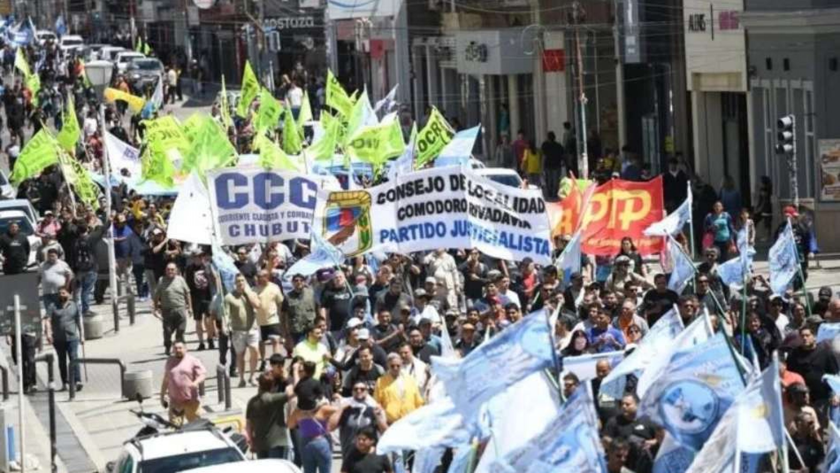 Paro general en marcha: fuerte impacto en Comodoro y adhesión masiva en Chubut