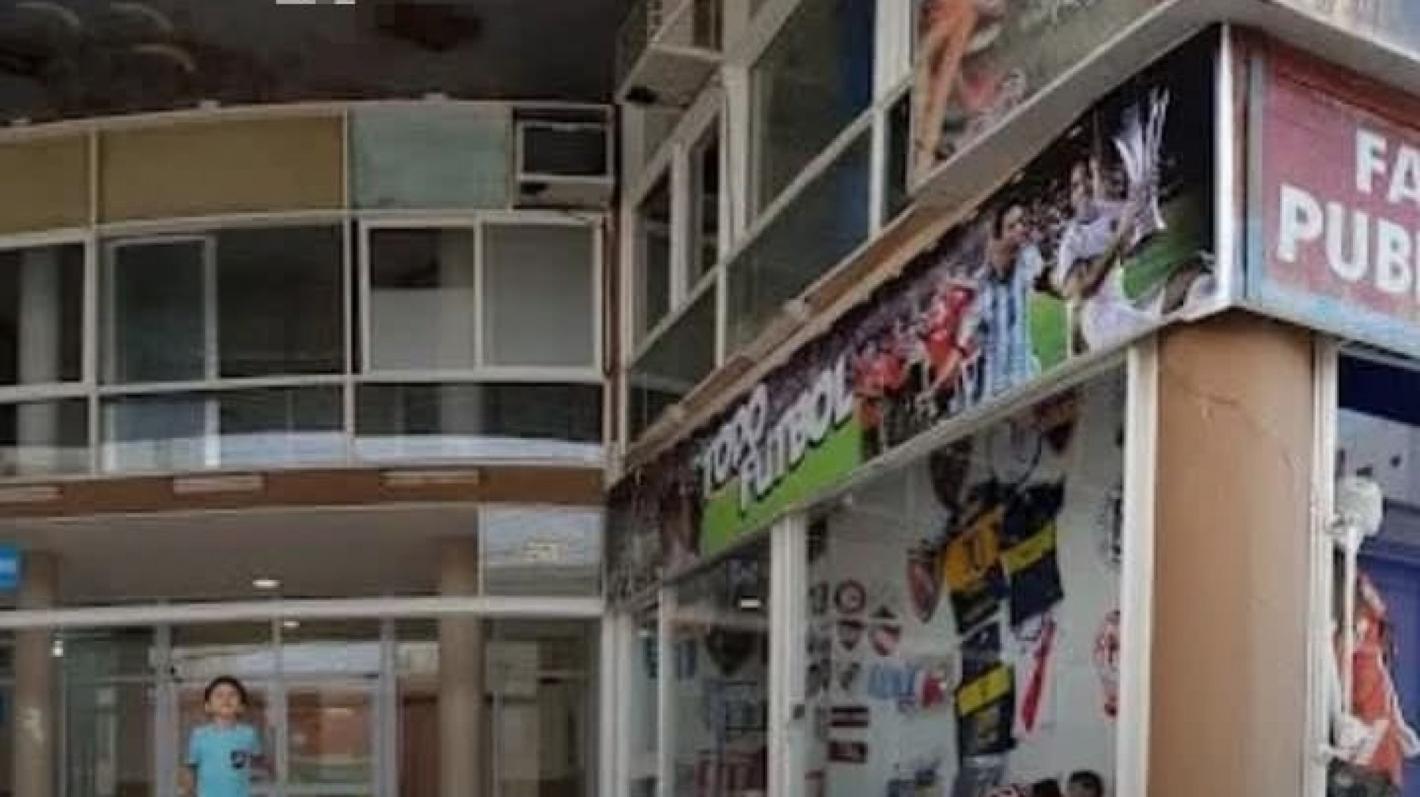 Ascensor colapsado: seis jóvenes quedaron atrapados en plena galería San Martín