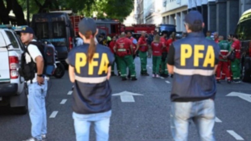 Explotó un paquete bomba en la Escuela Superior de Gendarmería: tres heridos en Buenos Aires