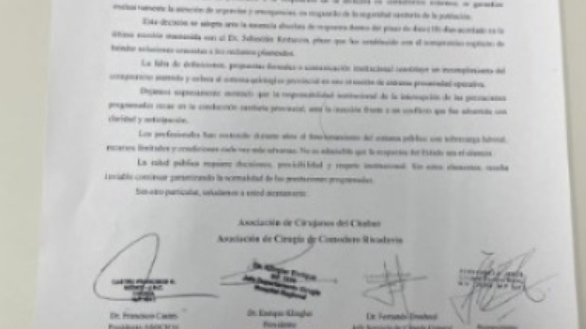 Cirujanos de hospitales públicos suspenden cirugías programadas en Chubut