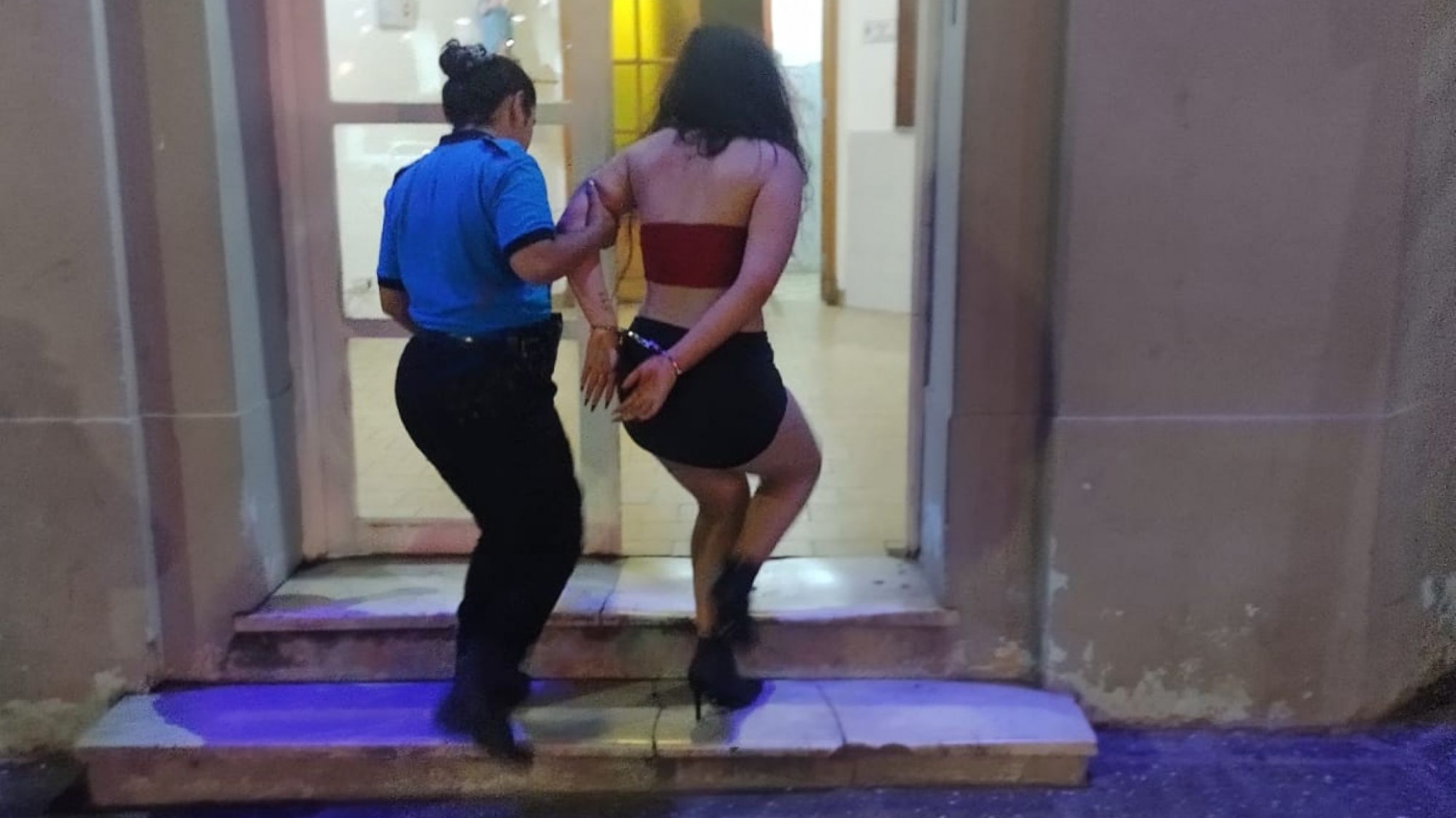 Comodoro: detienen a una joven por robo y agresión en un boliche del centro