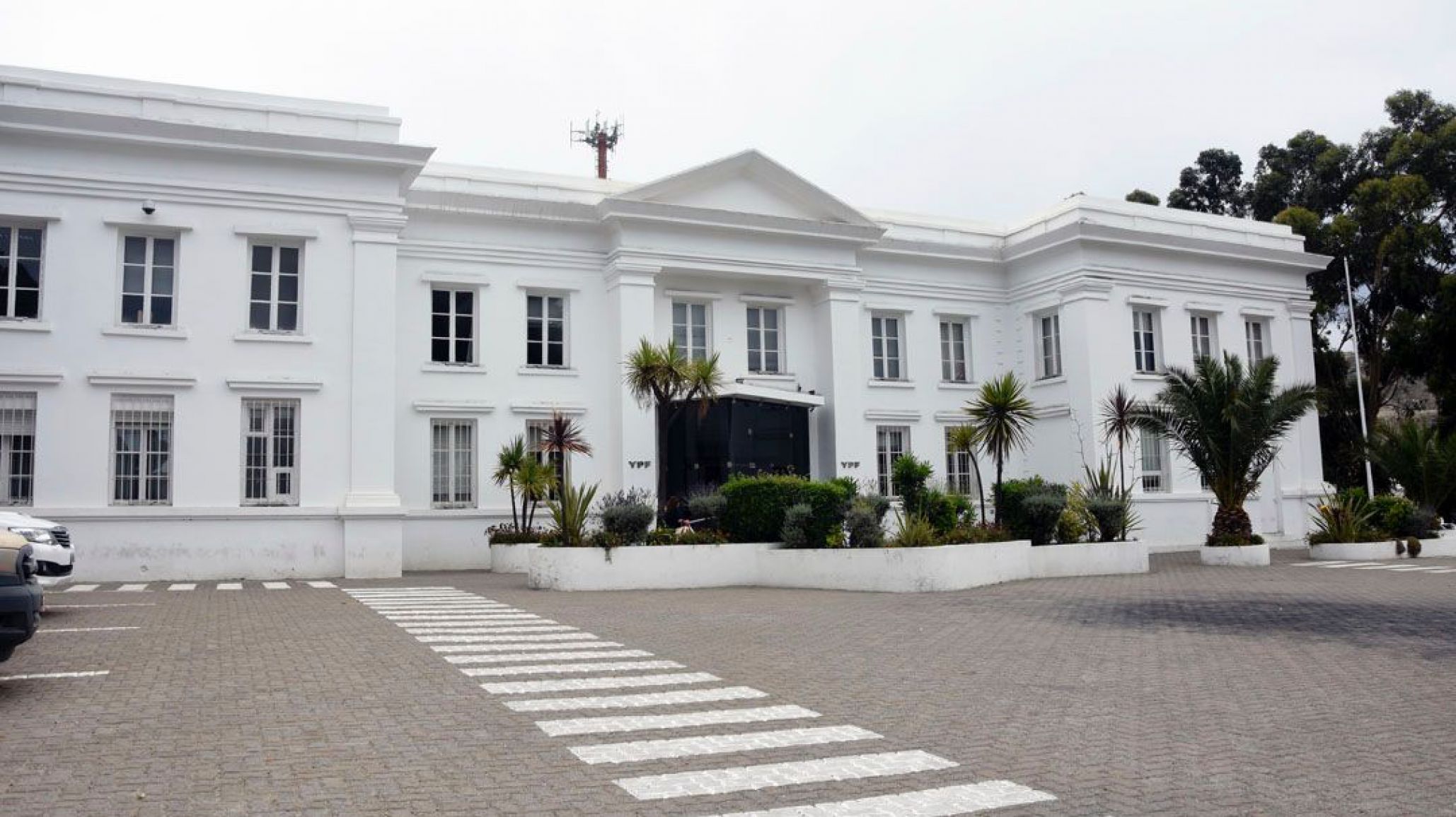 El bloque Arriba Chubut pone alerta sobre el destino de los inmuebles que YPF deja en Comodoro y pide que pasen a manos de la ciudad