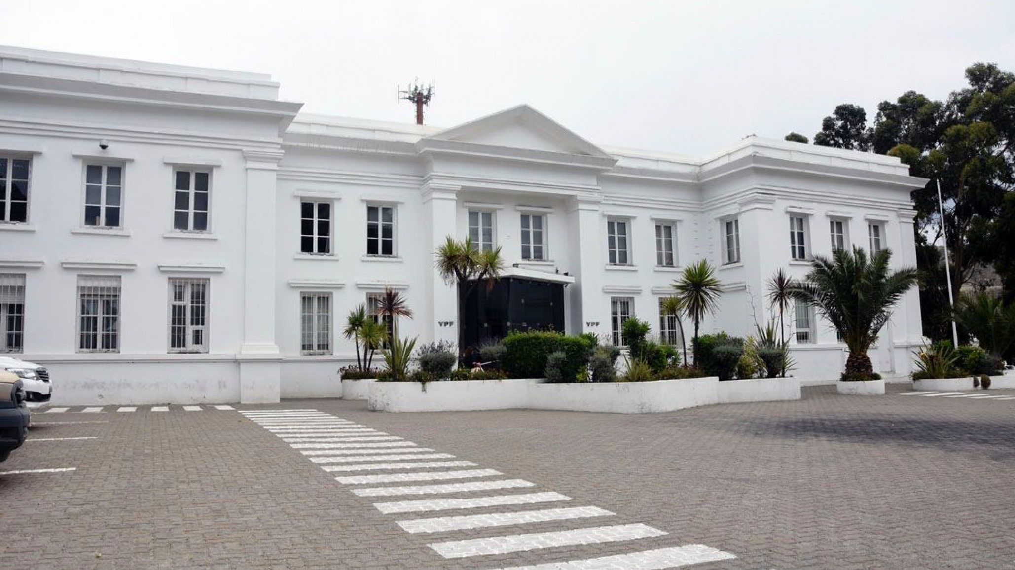 El bloque Arriba Chubut pone alerta sobre el destino de los inmuebles que YPF deja en Comodoro y pide que pasen a manos de la ciudad