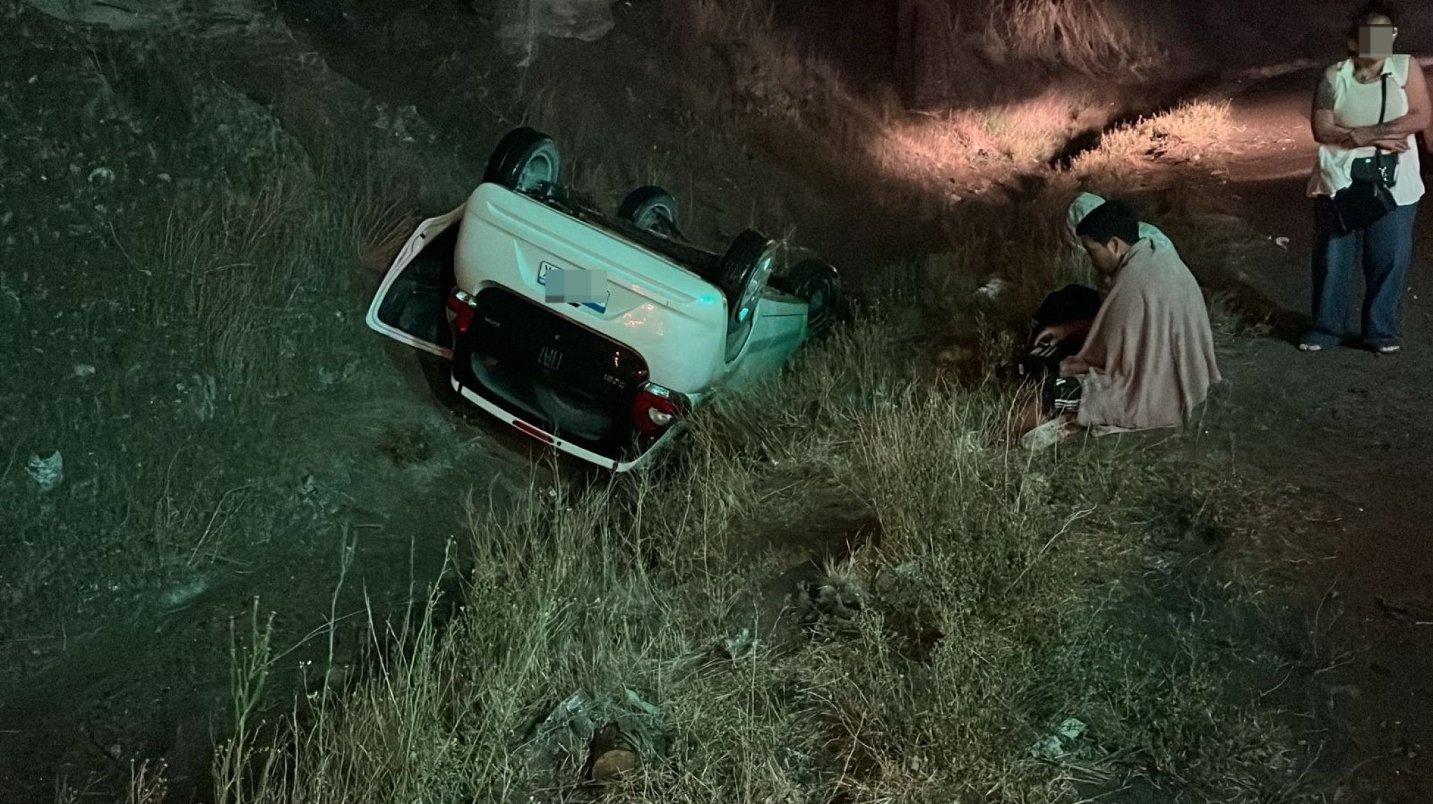 Comodoro: Dos ocupantes hospitalizados tras despistar el auto por la lluvia de anoche