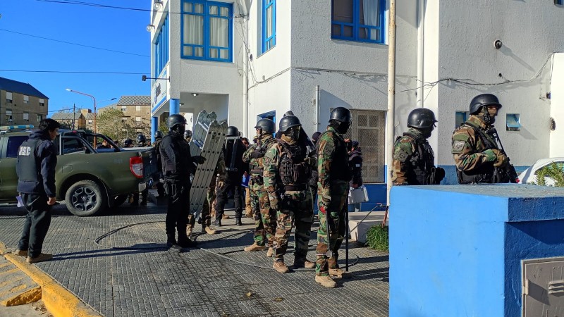 Gran operativo en el barrio 2 de Abril por el crimen de Ulises Olima