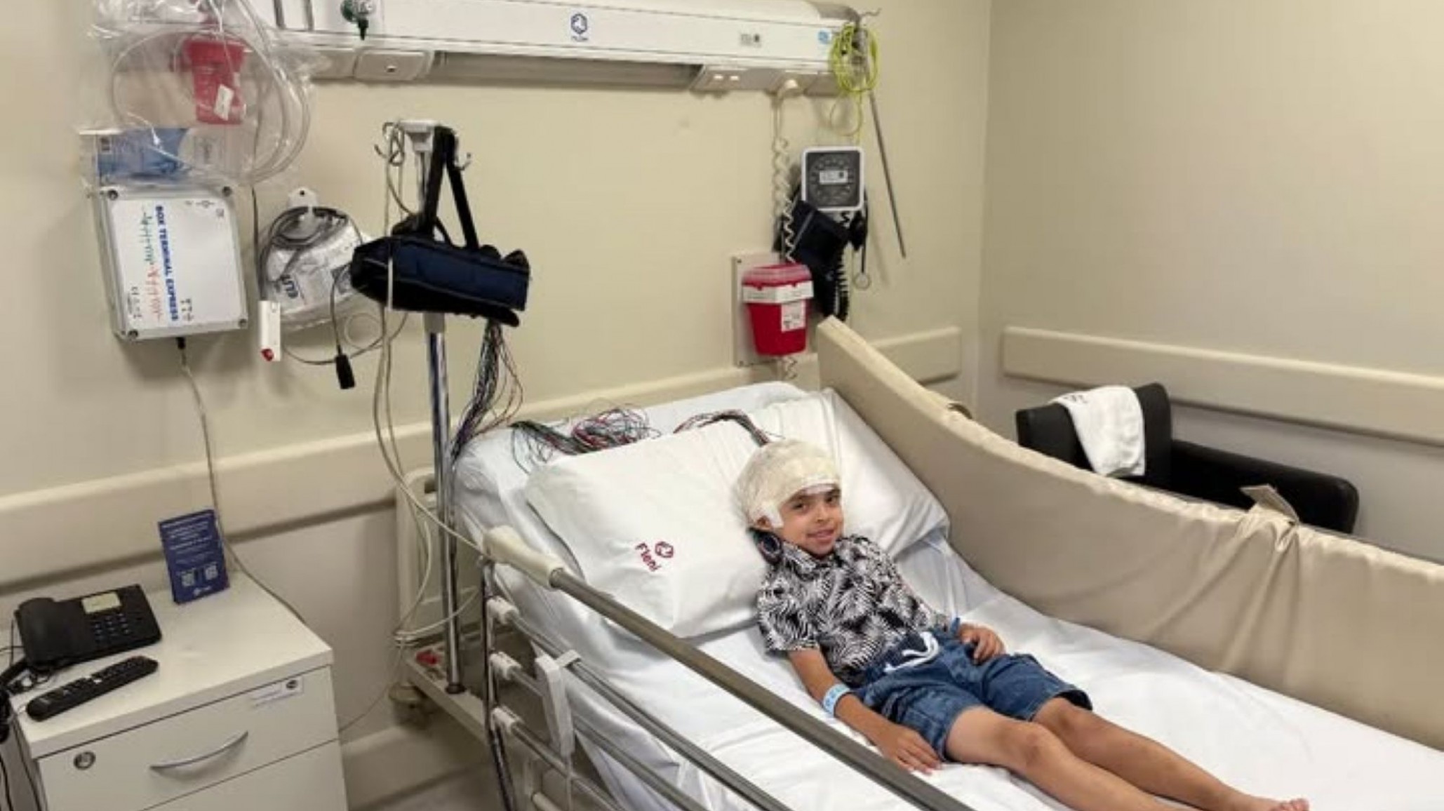 Isaías, el niño comodorense que padece un curioso síndrome, viajó a Buenos Aires para realizarse estudios clave