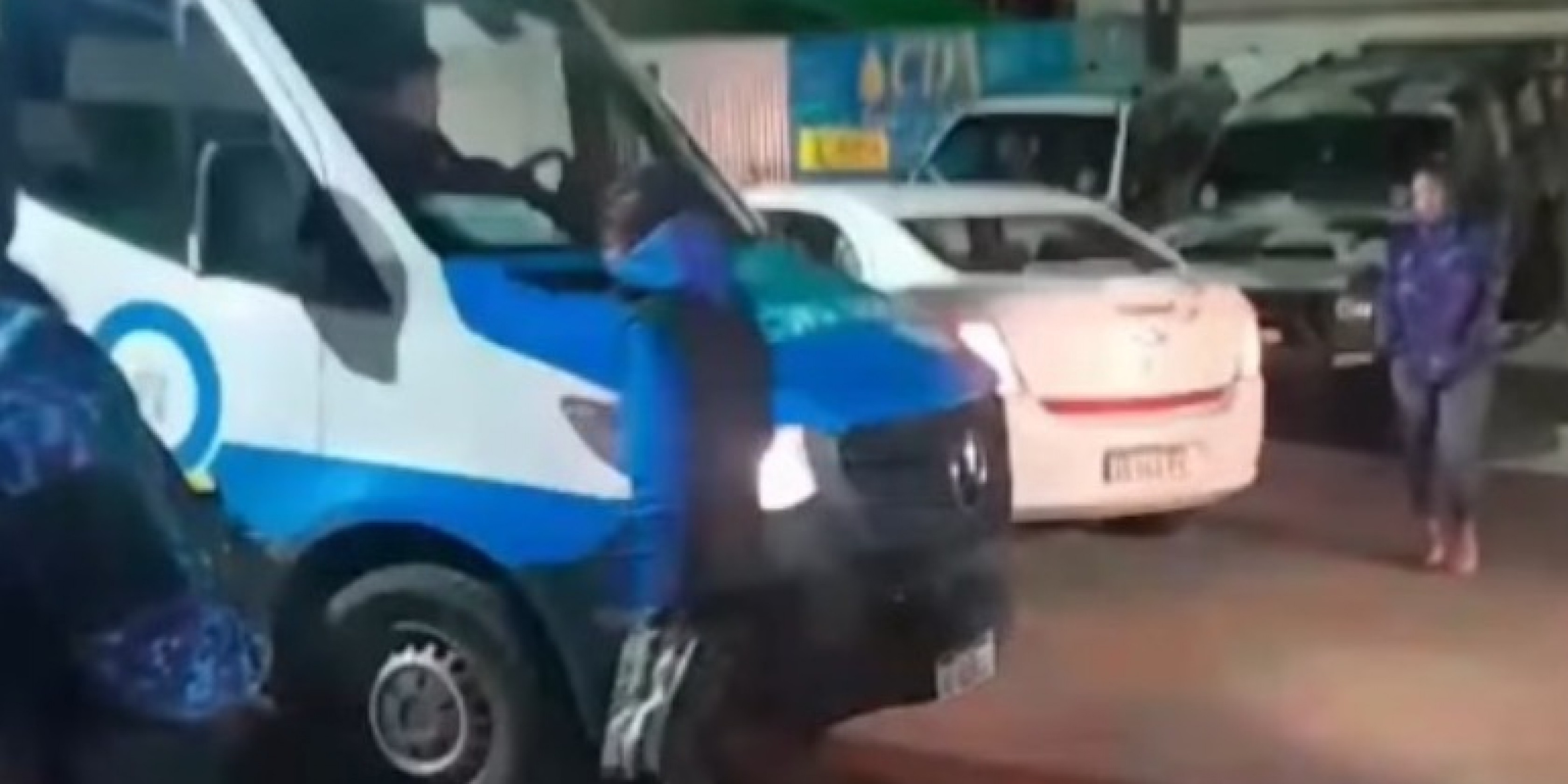 Brutal asalto en Comodoro: golpearon a un joven y le robaron las zapatillas y el celular