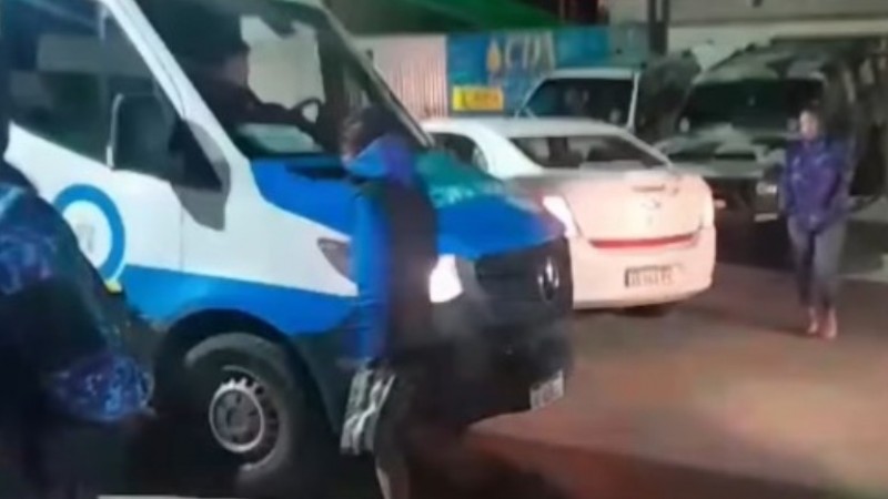 Brutal asalto en Comodoro: golpearon a un joven y le robaron las zapatillas y el celular