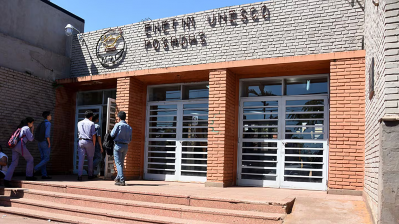 Un adolescente se disparó en pleno recreo en una escuela de Misiones y está internado en grave estado