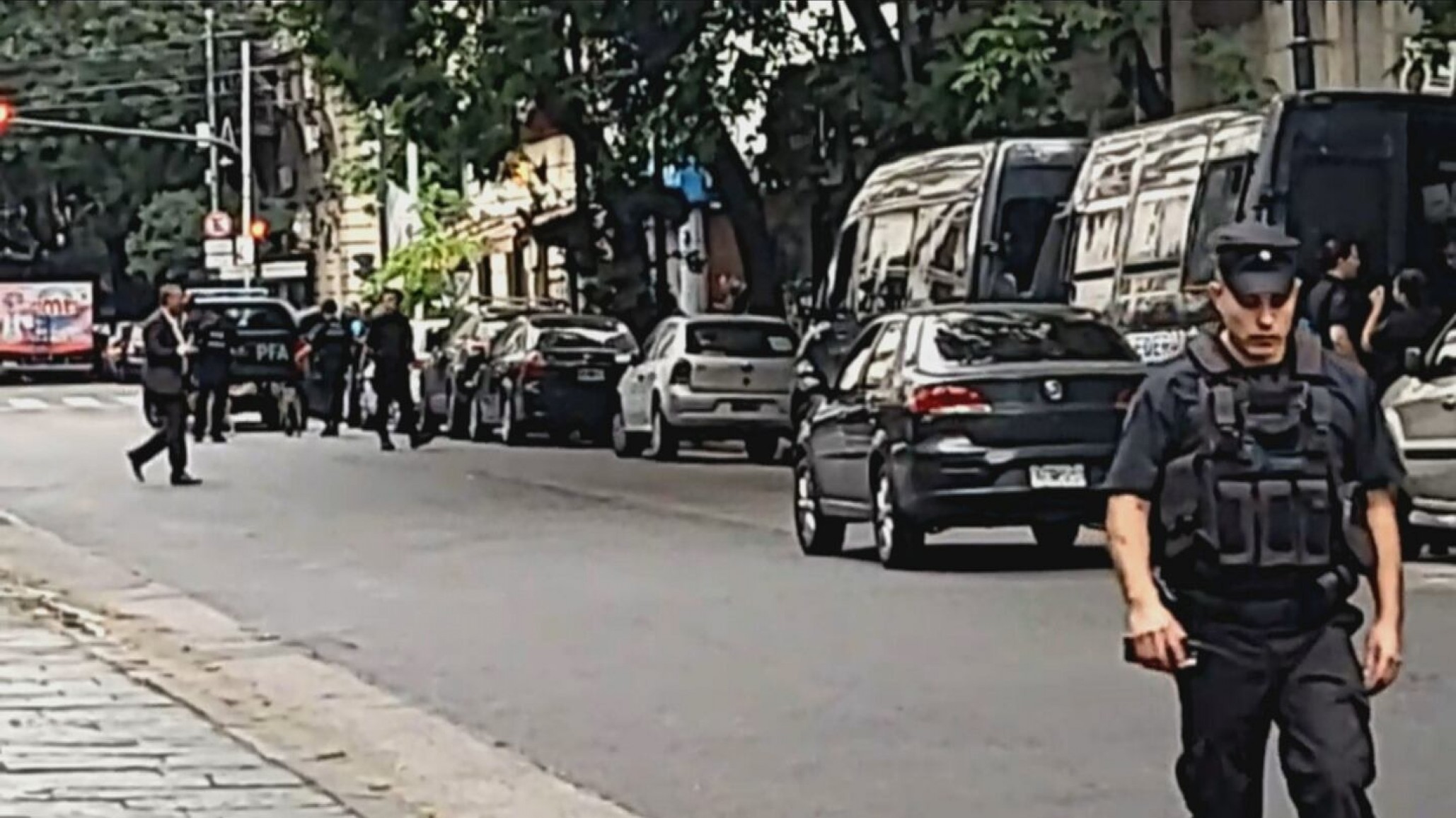 Operativo frente al Congreso: investigan un paquete sospechoso en la vía pública