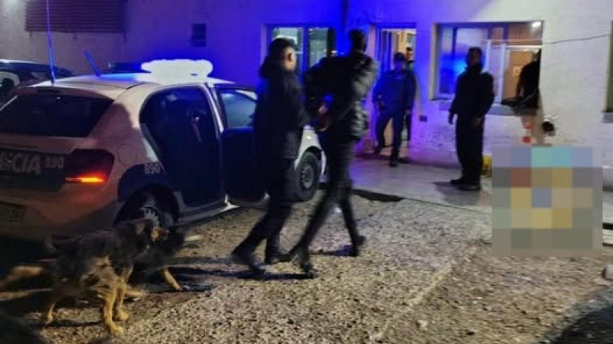 Amenazaron con dispararle para robarle el celular y fueron detenidos minutos después