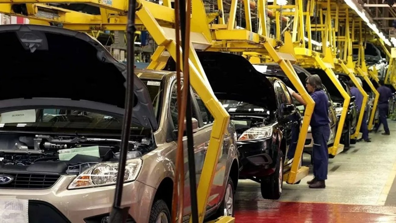 Derrumbe automotriz: la producción cayó un 30% y se profundiza el esquema de suspensiones