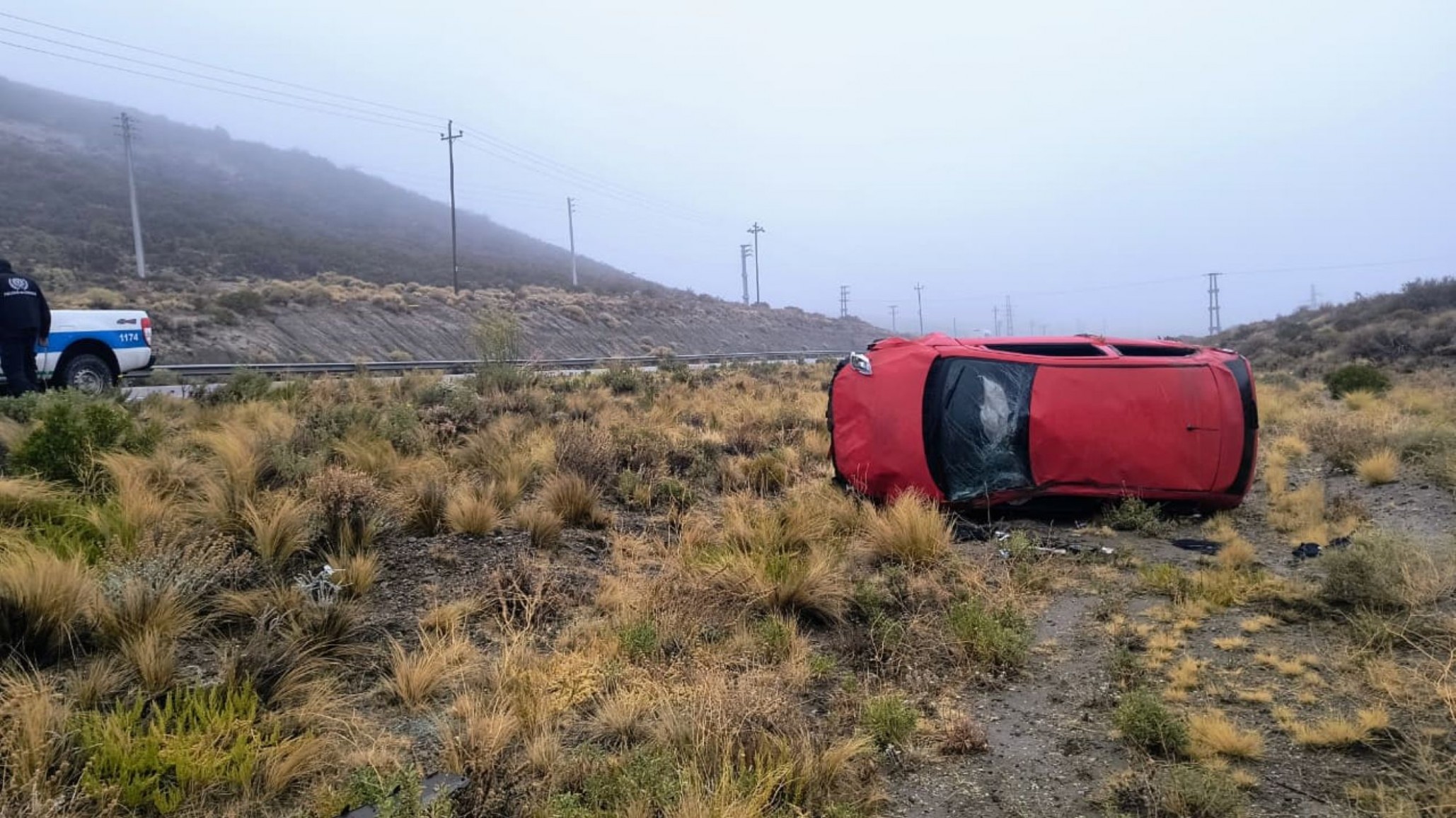 Robaron un auto en Diadema Argentina y apareció volcado sobre la Ruta 39 en Comodoro Rivadavia