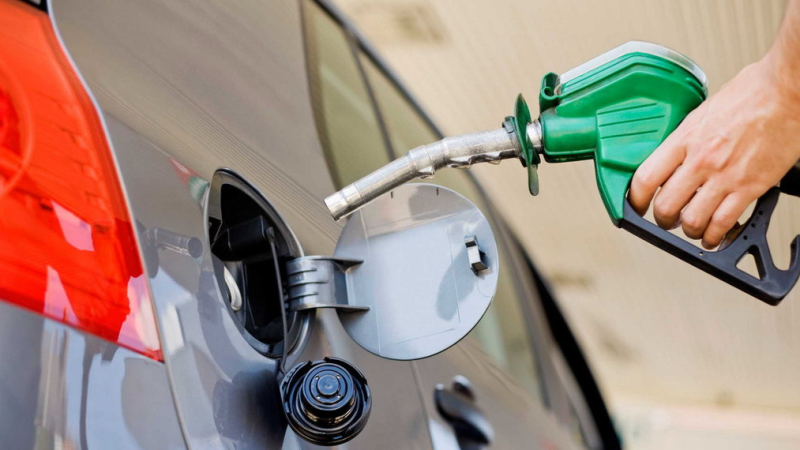El petróleo rompe la barrera de los US$100 y podría seguir subiendo