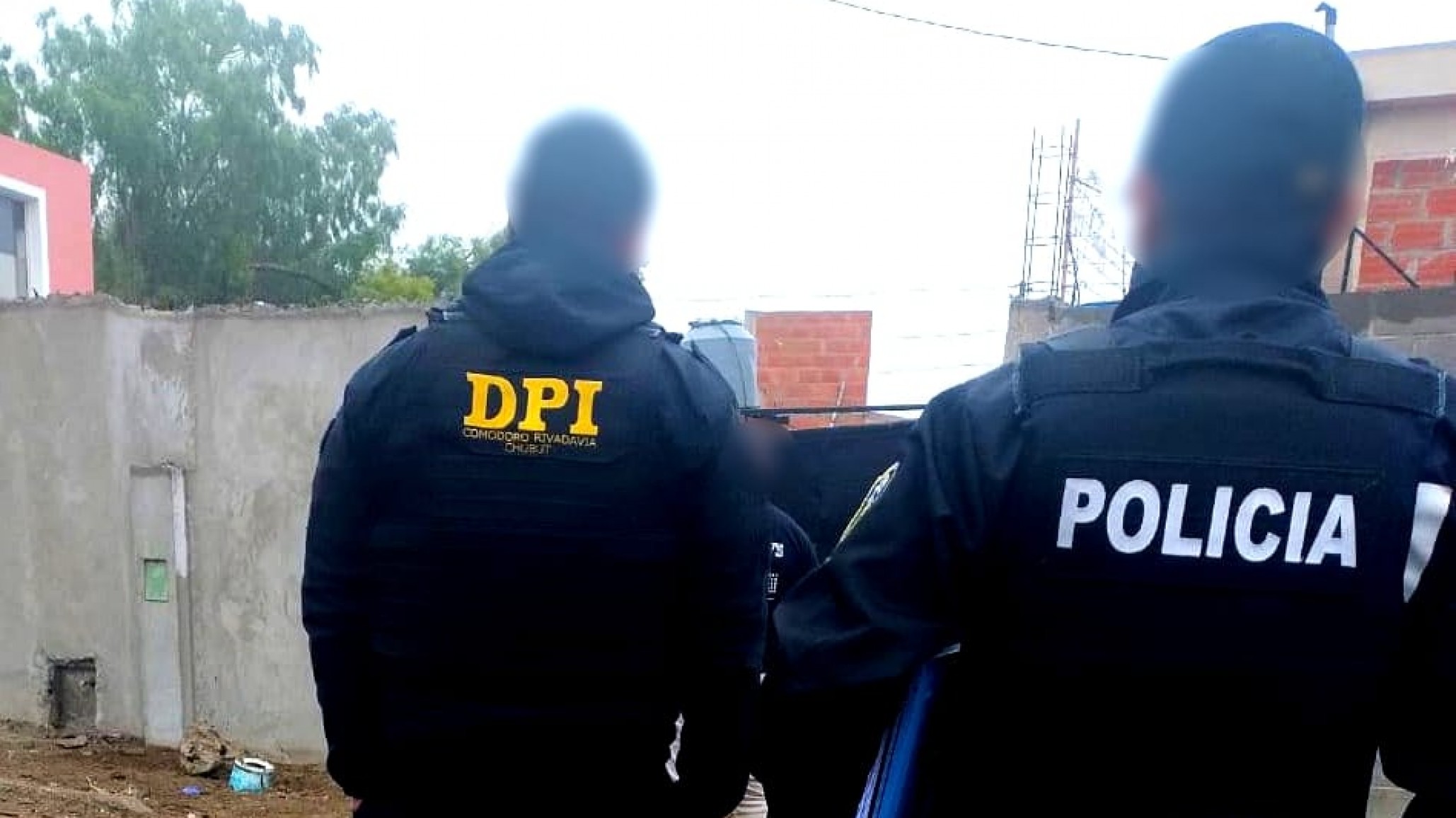 Allanamientos por intento de homicidio y amenazas: secuestraron armas y detuvieron a dos sospechosos