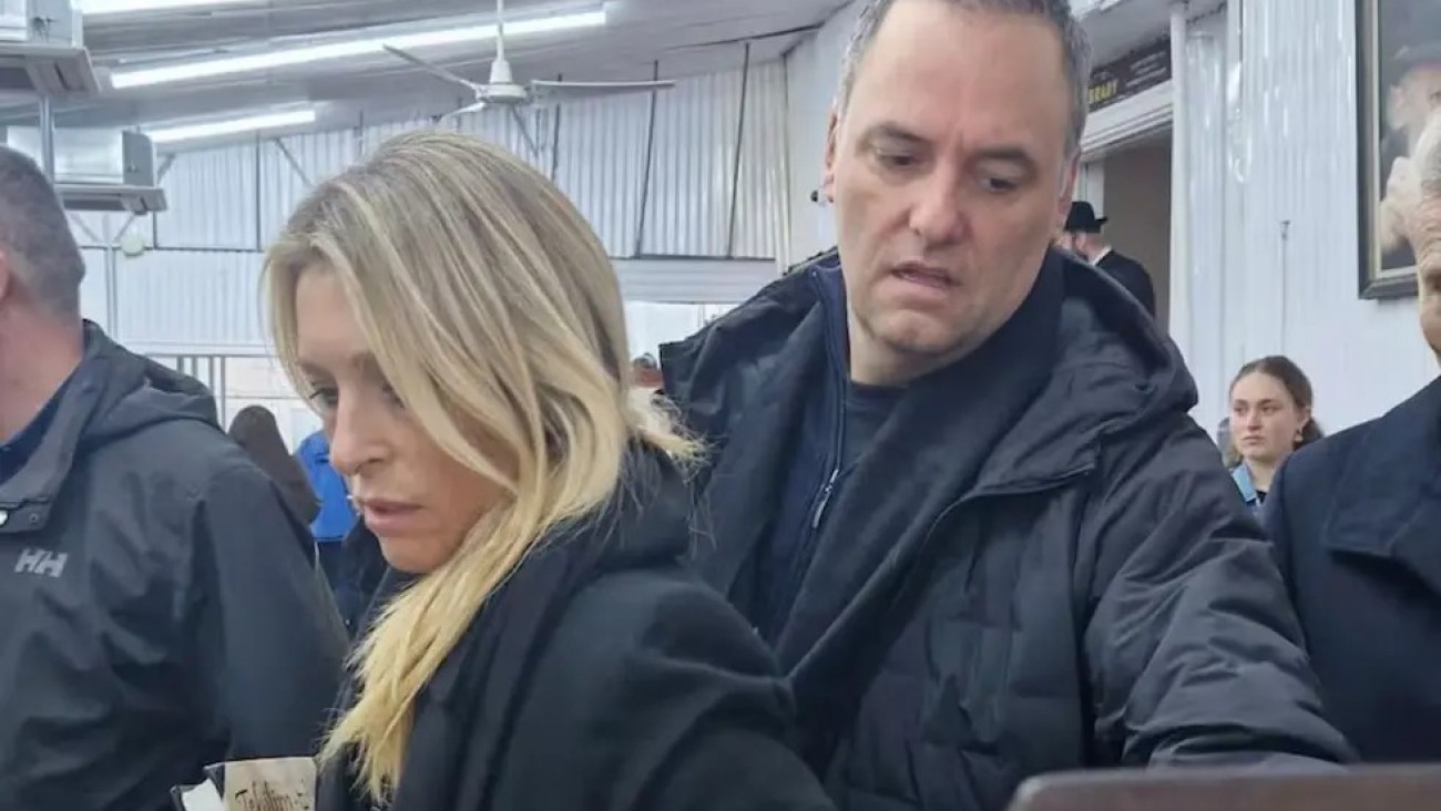 Denuncian a Manuel Adorni por malversación: sospechas tras el viaje de su esposa en el avión presidencial