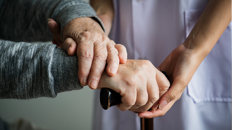 Investigan la muerte de una mujer de 93 años que vivía en un hogar de adultos mayores