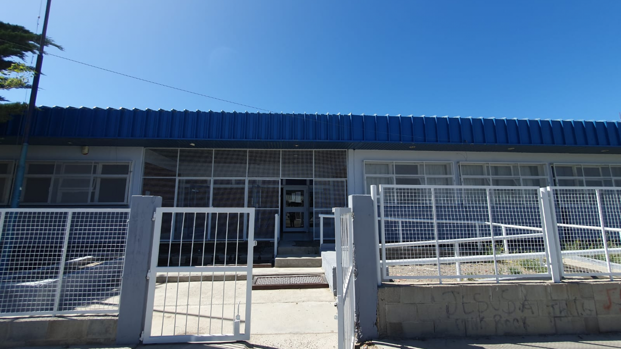 Escándalo en una escuela: una madre insultó y amenazó a docentes tras reclamar por las notas de su hija