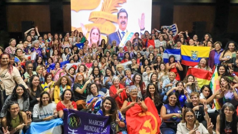 Una comodorense participó de la Brigada Internacional de Mujeres en Caracas: "Venezuela no se rindió y sigue de pie"