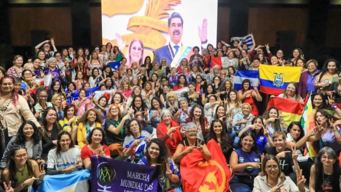 Una comodorense participó de la Brigada Internacional de Mujeres en Caracas: "Venezuela no se rindió y sigue de pie"