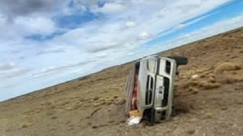 Tragedia en la Ruta 40: un muerto y una herida tras un violento vuelco cerca de Gobernador Costa