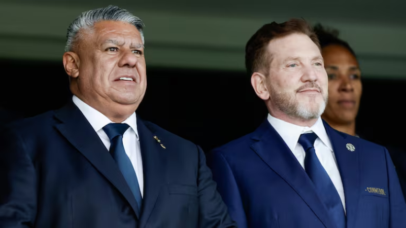 "Chiqui" Tapia se reunió con el presidente de Conmebol para definir la sede de la Finalissima